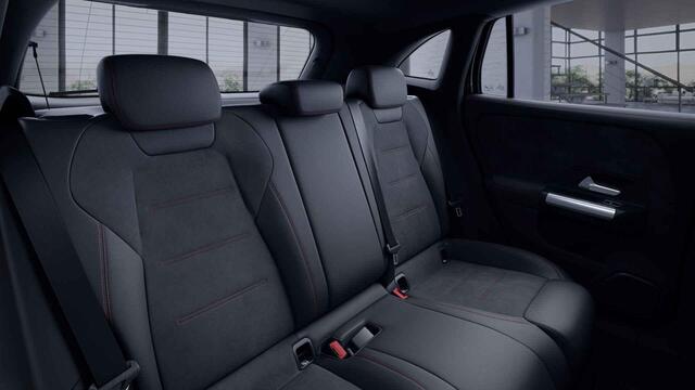 Mercedes-Benz GLA-KLASSE 250 e AMG Line | Night | Panoramadak | Headup | Stoelverwarming | Multibeam | Distronic |