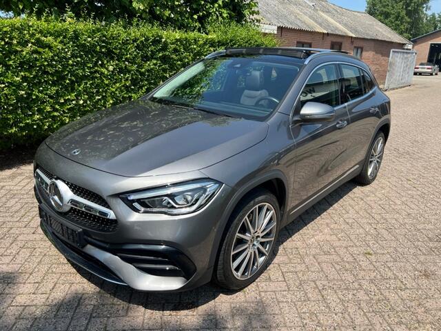 Mercedes-Benz GLA-KLASSE GLA 250e AMG int + ext Pano dak