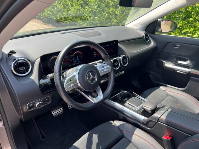 Mercedes-Benz GLA-KLASSE GLA 250e AMG int + ext Pano dak