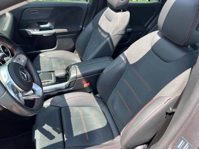 Mercedes-Benz GLA-KLASSE GLA 250e AMG int + ext Pano dak