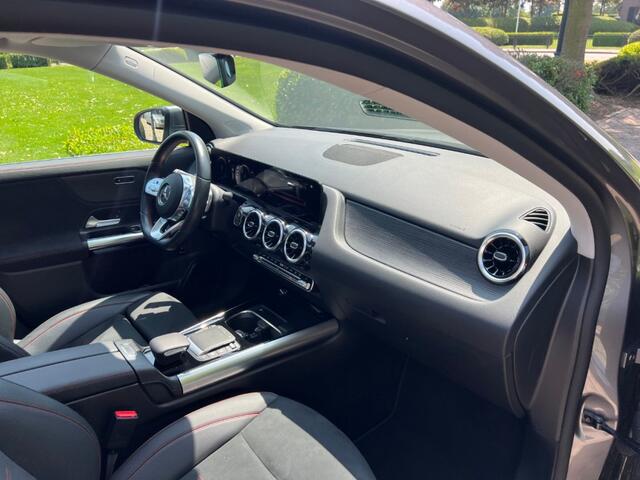 Mercedes-Benz GLA-KLASSE GLA 250e AMG int + ext Pano dak
