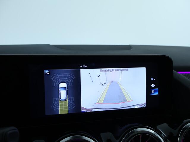Mercedes-Benz GLA-KLASSE 180 Luxury | Panorama schuif/kanteldak | Keyless Go | Adaptive Cruise Control Spiegel pakket | Park pilot + achtercamera | Privacy Glass | Beige lederlook Inclusief 24 maanden Mercedes-Benz Certified garantie voor Europa.