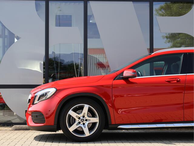 Mercedes-Benz GLA-KLASSE 220 4MATIC AMG Automaat | Pano | Harman/Kardon | Haak | Leder |