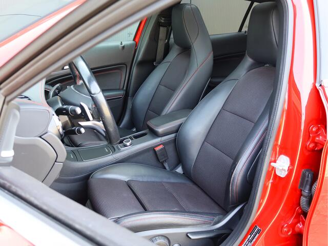 Mercedes-Benz GLA-KLASSE 220 4MATIC AMG Automaat | Pano | Harman/Kardon | Haak | Leder |