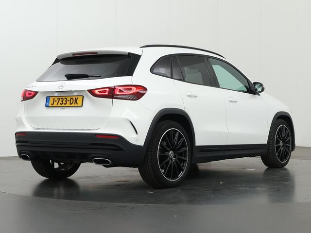 Mercedes-Benz GLA-KLASSE 200 AMG Line | Panoramadak | Night | Widescreen | Multispaaks velgen | Achteruitrijcamera |