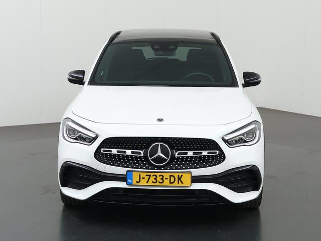 Mercedes-Benz GLA-KLASSE 200 AMG Line | Panoramadak | Night | Widescreen | Multispaaks velgen | Achteruitrijcamera |