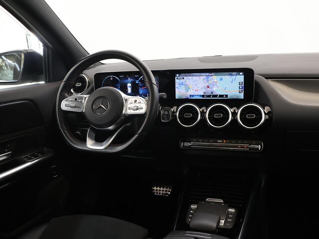 Mercedes-Benz GLA-KLASSE 200 AMG Line | Panoramadak | Night | Widescreen | Multispaaks velgen | Achteruitrijcamera |