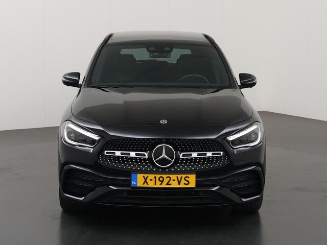 Mercedes-Benz GLA-KLASSE 250 e AMG Line | Night | Panoramadak | 360 graden camera | Stoelverwarming |