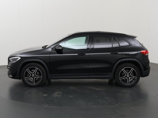 Mercedes-Benz GLA-KLASSE 250 e AMG Line | Night | Panoramadak | 360 graden camera | Stoelverwarming |