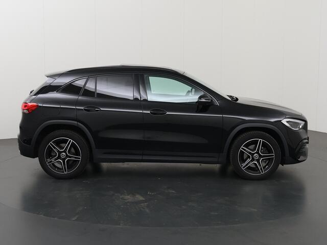 Mercedes-Benz GLA-KLASSE 250 e AMG Line | Night | Panoramadak | 360 graden camera | Stoelverwarming |