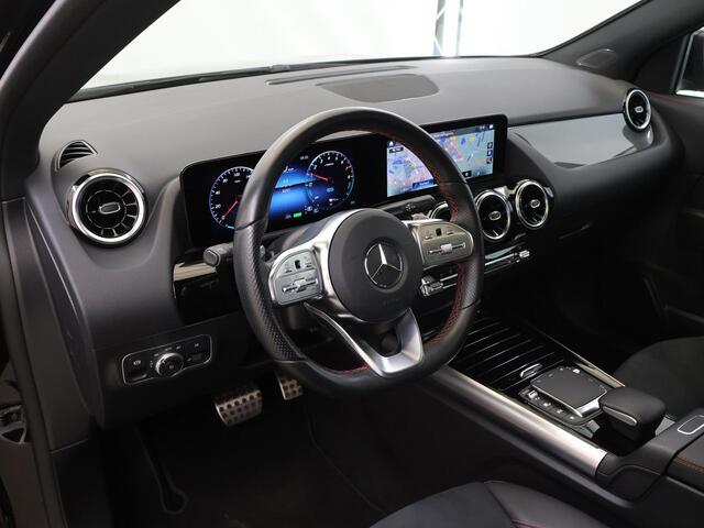Mercedes-Benz GLA-KLASSE 250 e AMG Line | Night | Panoramadak | 360 graden camera | Stoelverwarming |