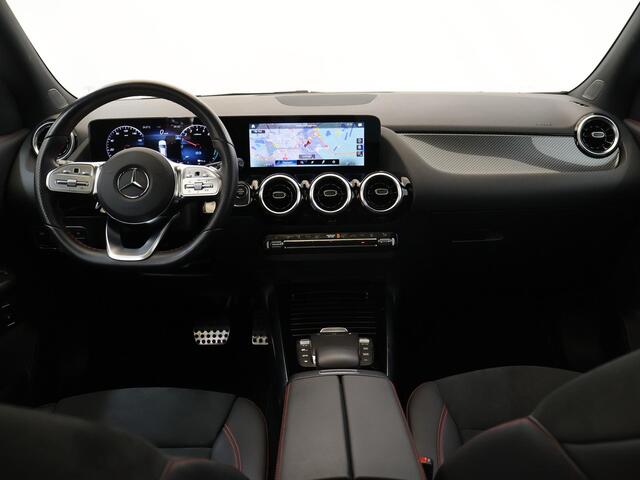 Mercedes-Benz GLA-KLASSE 250 e AMG Line | Night | Panoramadak | 360 graden camera | Stoelverwarming |
