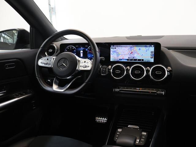 Mercedes-Benz GLA-KLASSE 250 e AMG Line | Night | Panoramadak | 360 graden camera | Stoelverwarming |