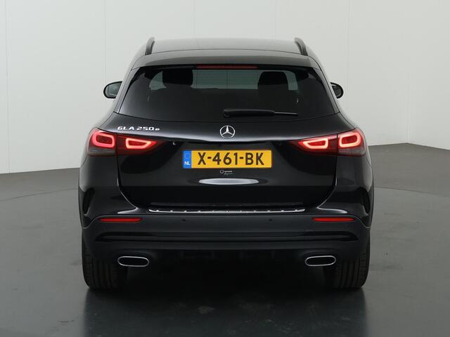 Mercedes-Benz GLA-KLASSE 250 e AMG Line | Night | Distronic | 360 graden camera | Stoelverwarming |