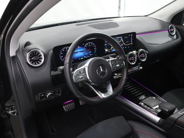 Mercedes-Benz GLA-KLASSE 250 e AMG Line | Night | Distronic | 360 graden camera | Stoelverwarming |