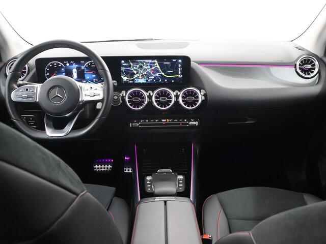 Mercedes-Benz GLA-KLASSE 250 e AMG Line | Night | Distronic | 360 graden camera | Stoelverwarming |