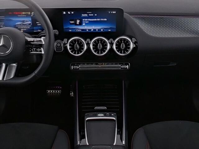 Mercedes-Benz GLA-KLASSE 250 e AMG Face Lift Plug-In Hybride | AMG Line Premium | Night Pakket | Panorama Schuif-Kanteldak | Multi Beam koplampen | Stoel en Stuurverwarming | Inclusief 24 maanden MB Certified garantie voor Europa.