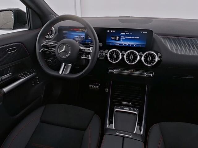 Mercedes-Benz GLA-KLASSE 250 e AMG Face Lift Plug-In Hybride | AMG Line Premium | Night Pakket | Panorama Schuif-Kanteldak | Multi Beam koplampen | Stoel en Stuurverwarming | Inclusief 24 maanden MB Certified garantie voor Europa.