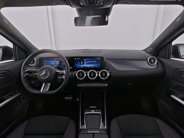 Mercedes-Benz GLA-KLASSE 250 e AMG Face Lift Plug-In Hybride | AMG Line Premium | Night Pakket | Panorama Schuif-Kanteldak | Multi Beam koplampen | Stoel en Stuurverwarming | Inclusief 24 maanden MB Certified garantie voor Europa.