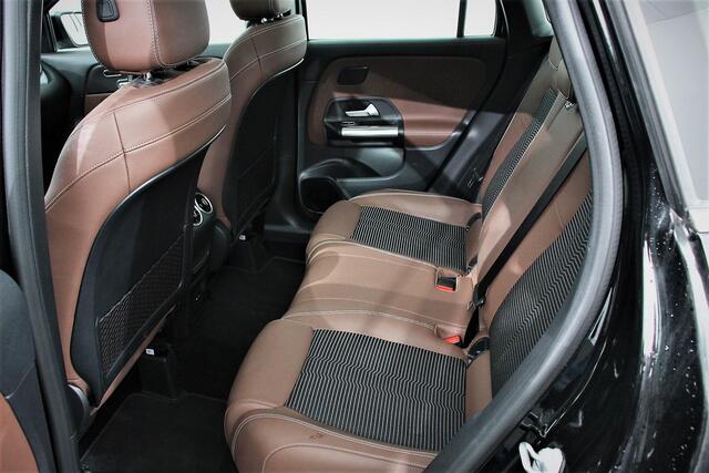 Mercedes-Benz GLA-KLASSE 200 163pk Automaat Progressive Premium | DEMO ! | Panorama dak Half lederen bekleding Navigatie Camera Stoelverwarming Electrisch bedienbare achterklep Led