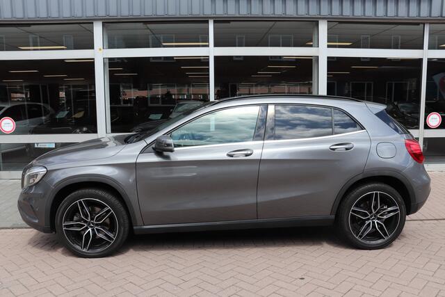 Mercedes-Benz GLA-KLASSE 250 Ambition. Panoramadak, Wegklapbare trekhaak. 19"lm velgen.