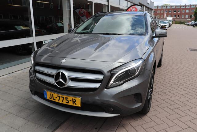 Mercedes-Benz GLA-KLASSE 250 Ambition. Panoramadak, Wegklapbare trekhaak. 19"lm velgen.
