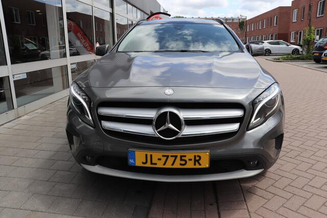 Mercedes-Benz GLA-KLASSE 250 Ambition. Panoramadak, Wegklapbare trekhaak. 19"lm velgen.