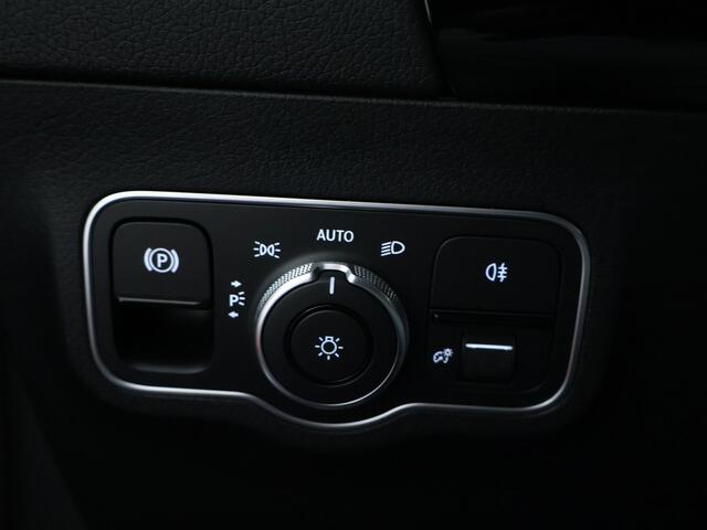 Mercedes-Benz GLA-KLASSE 180 Business Solution AMG | Trekhaak | Nightpakket | Parkeerpakket met achteruitrijcamera | Keyless-Go comfortpakket | GUARD 360 ° Vehicle protection Plus | Dodehoekassistent | EASY PACK achterklep |