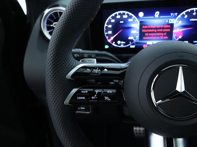 Mercedes-Benz GLA-KLASSE 180 Business Solution AMG | Trekhaak | Nightpakket | Parkeerpakket met achteruitrijcamera | Keyless-Go comfortpakket | GUARD 360 ° Vehicle protection Plus | Dodehoekassistent | EASY PACK achterklep |
