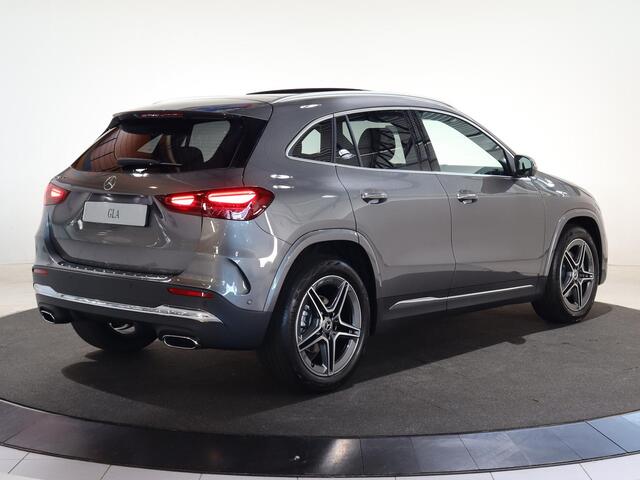 Mercedes-Benz GLA-KLASSE 180 Business Solution AMG | Panoramadak | Trekhaak | Memory stoelen | Head-up display | Sfeerverlichting | 360 camera |