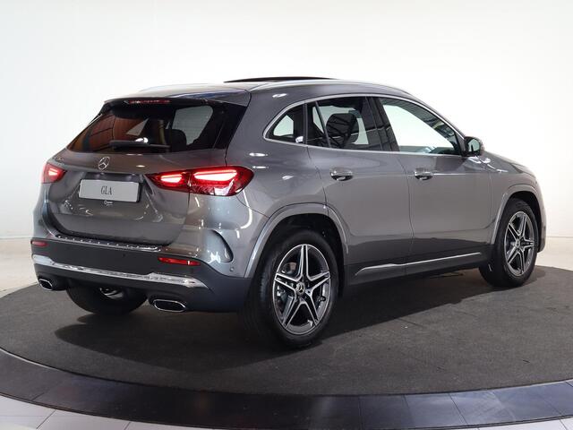 Mercedes-Benz GLA-KLASSE 180 Business Solution AMG | Panoramaschuifdak | Premium Plus | head-up display | Trekhaak