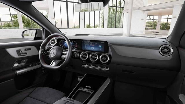 Mercedes-Benz GLA-KLASSE 180 Business Solution AMG | Panoramaschuifdak | Trekhaak | Premium Plus | Head-Up | 360° camera | Dodehoekassistent |