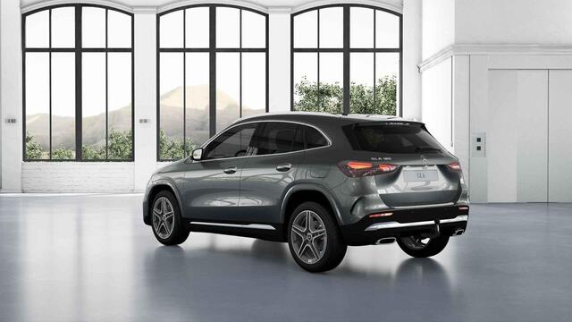 Mercedes-Benz GLA-KLASSE 180 Business Solution AMG | Panoramaschuifdak | Trekhaak | Premium Plus | Head-Up | 360° camera | Dodehoekassistent |