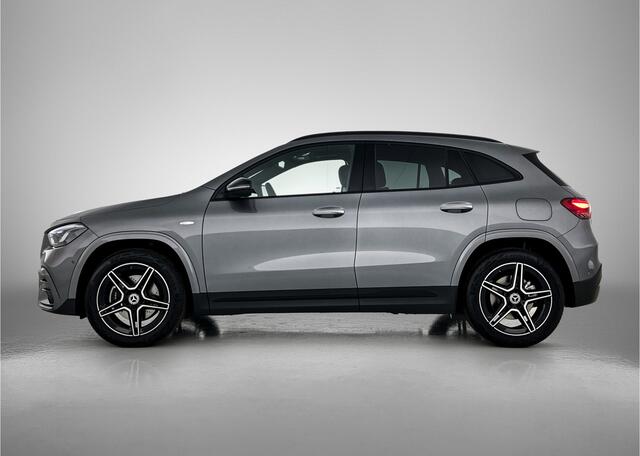 Mercedes-Benz GLA-KLASSE 250 e Business Solution AMG | Trekhaak | Nightpakket | EASY PACK achterklep | Parkeerpakket met achteruitrijcamera | GUARD 360 ° Vehicle protection Plus | Dodehoekassistent | Spiegelpakket | USB-pakket plus |