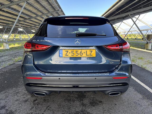 Mercedes-Benz GLA-KLASSE 250 e AMG Line | Night | Panoramadak | Sfeerverlichting | Parkeercamera | Apple carplay |
