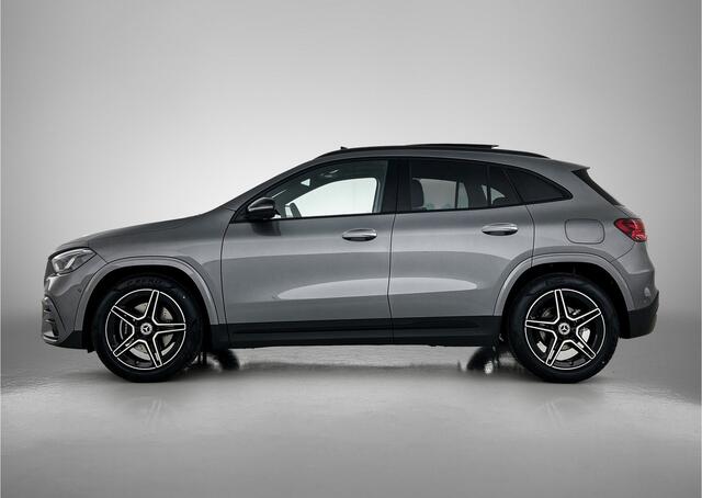 Mercedes-Benz GLA-KLASSE 180 Business Solution AMG | Nightpakket | Trekhaak | Parkeerpakket met achteruitrijcamera | EASY PACK achterklep | Dodehoekassistent | Stoelverwarming voor | KEYLESS GO | Extra USB-poorten |