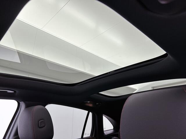 Mercedes-Benz GLA-KLASSE 180 Business Solution AMG | Nightpakket | Trekhaak | Parkeerpakket met achteruitrijcamera | EASY PACK achterklep | Dodehoekassistent | Stoelverwarming voor | KEYLESS GO | Extra USB-poorten |