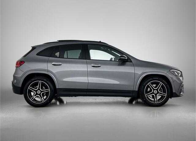 Mercedes-Benz GLA-KLASSE 180 Business Solution AMG | Nightpakket | Trekhaak | Parkeerpakket met achteruitrijcamera | EASY PACK achterklep | Dodehoekassistent | Stoelverwarming voor | KEYLESS GO | Extra USB-poorten |