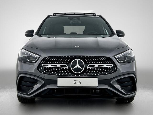 Mercedes-Benz GLA-KLASSE 180 Business Solution AMG | Nightpakket | Trekhaak | Parkeerpakket met achteruitrijcamera | EASY PACK achterklep | Dodehoekassistent | Stoelverwarming voor | KEYLESS GO | Extra USB-poorten |