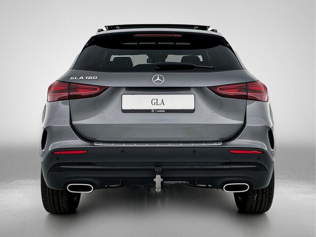 Mercedes-Benz GLA-KLASSE 180 Business Solution AMG | Nightpakket | Trekhaak | Parkeerpakket met achteruitrijcamera | EASY PACK achterklep | Dodehoekassistent | Stoelverwarming voor | KEYLESS GO | Extra USB-poorten |