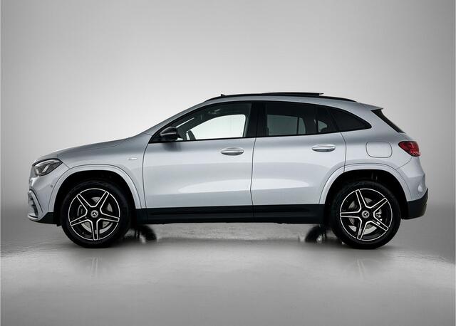 Mercedes-Benz GLA-KLASSE 250 e Business Solution AMG | Nightpakket | Premium Plus pakket | Parkeerpakket met 360°-camera | KEYLESS GO | Head-up display | Dodehoekassistent | Stoelverwarming voor | EASY PACK achterklep |