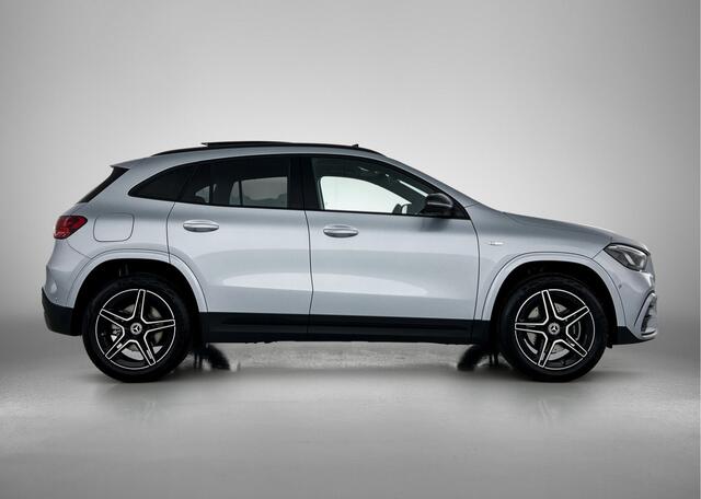 Mercedes-Benz GLA-KLASSE 250 e Business Solution AMG | Nightpakket | Premium Plus pakket | Parkeerpakket met 360°-camera | KEYLESS GO | Head-up display | Dodehoekassistent | Stoelverwarming voor | EASY PACK achterklep |