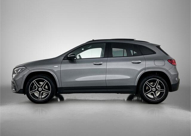 Mercedes-Benz GLA-KLASSE 250 e Business Solution AMG | Nightpakket | Parkeerpakket met achteruitrijcamera | Keyless-Go comfortpakket | EASY PACK achterklep | USB-pakket plus | Sfeerverlichting | MULTIBEAM LED |
