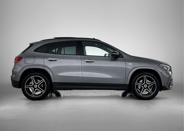 Mercedes-Benz GLA-KLASSE 250 e Business Solution AMG | Nightpakket | Parkeerpakket met achteruitrijcamera | Keyless-Go comfortpakket | EASY PACK achterklep | USB-pakket plus | Sfeerverlichting | MULTIBEAM LED |