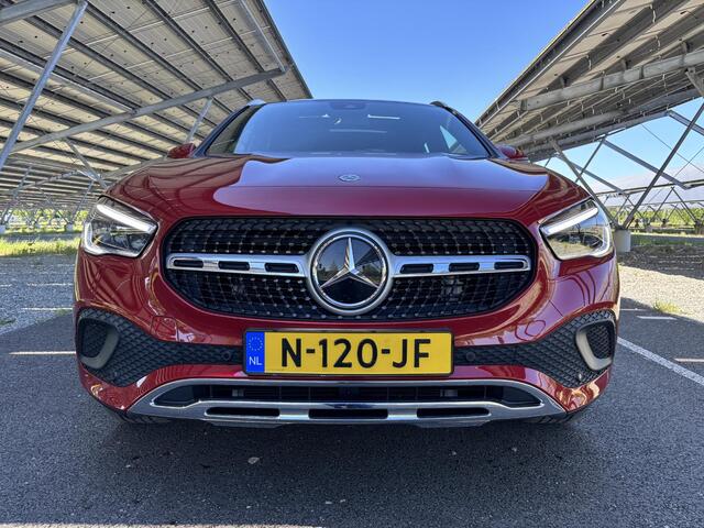 Mercedes-Benz GLA-KLASSE 180 Business Solution Luxury | Panoramadak | Memory stoelen | Multibeam LED | Keyless | Sfeerverlichting |