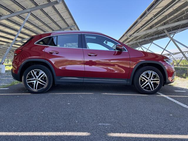 Mercedes-Benz GLA-KLASSE 180 Business Solution Luxury | Panoramadak | Memory stoelen | Multibeam LED | Keyless | Sfeerverlichting |