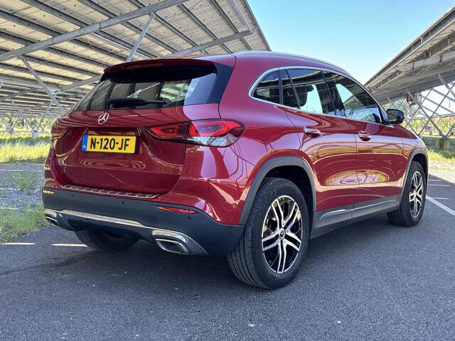 Mercedes-Benz GLA-KLASSE 180 Business Solution Luxury | Panoramadak | Memory stoelen | Multibeam LED | Keyless | Sfeerverlichting |