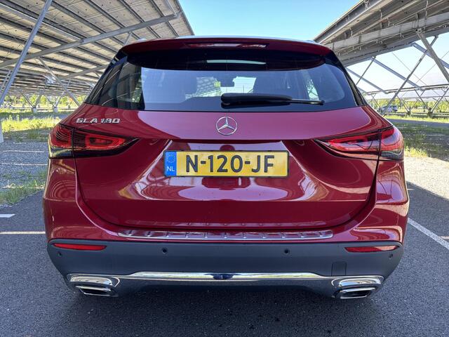 Mercedes-Benz GLA-KLASSE 180 Business Solution Luxury | Panoramadak | Memory stoelen | Multibeam LED | Keyless | Sfeerverlichting |