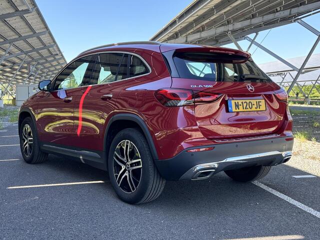 Mercedes-Benz GLA-KLASSE 180 Business Solution Luxury | Panoramadak | Memory stoelen | Multibeam LED | Keyless | Sfeerverlichting |
