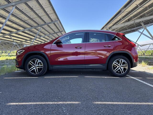 Mercedes-Benz GLA-KLASSE 180 Business Solution Luxury | Panoramadak | Memory stoelen | Multibeam LED | Keyless | Sfeerverlichting |